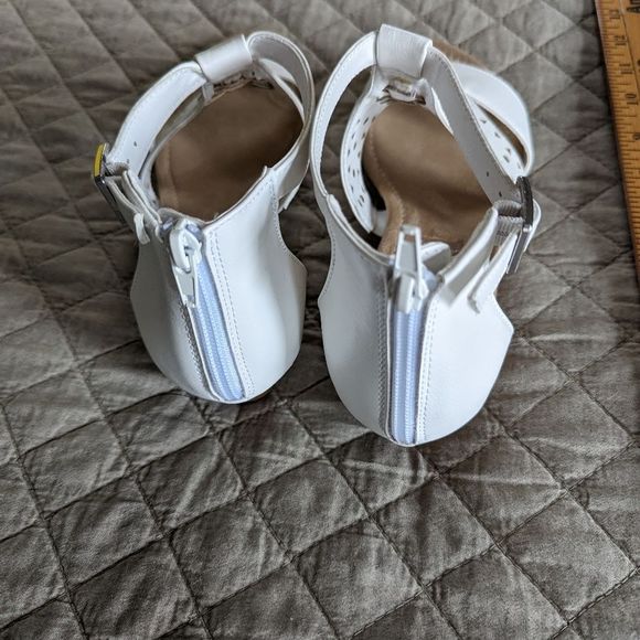 St John's bay white gladiator sandals size 8 - Picture 5 of 5